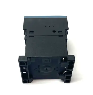 USED SIEMENS TIME-DELAY DEVICE, FIXED DELAY 24VDC