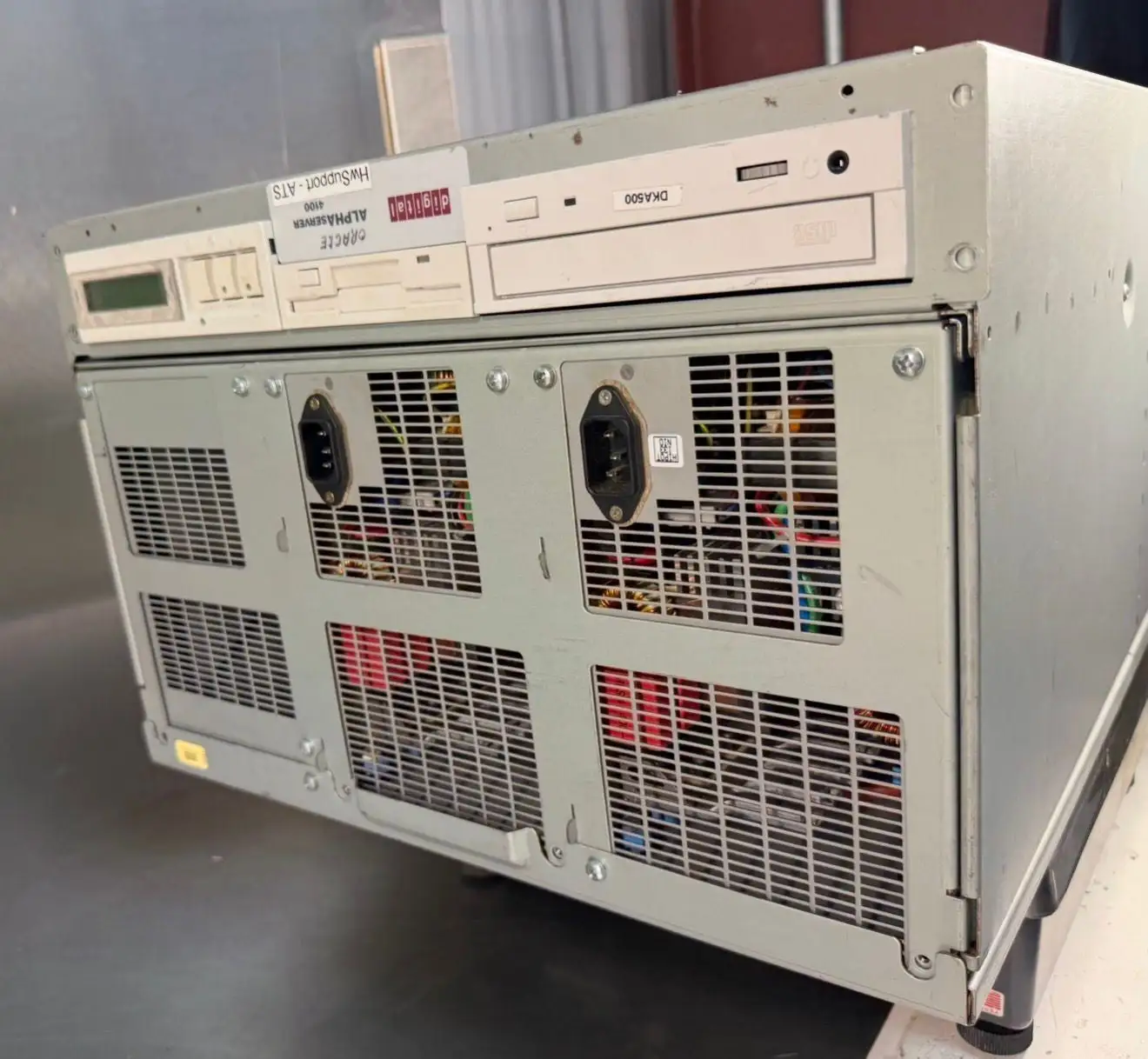 Digital Alpha Server 4100 BA30A-AA (12.6.4)