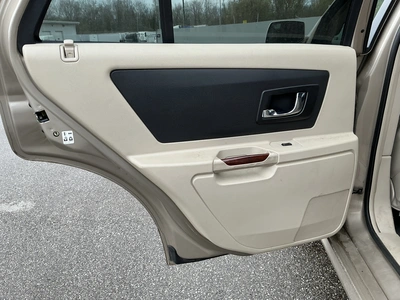 USED 2005 CADILLAC SRX