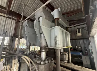 2000 TON HEAVY DUTY 4-POST HYDRAULIC STRAIGHTENING PRESS. STOCK # 0543726