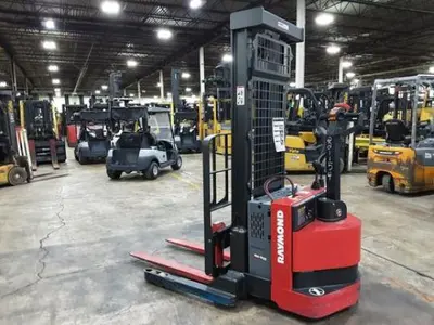 USED 2025 RAYMOND RSS40