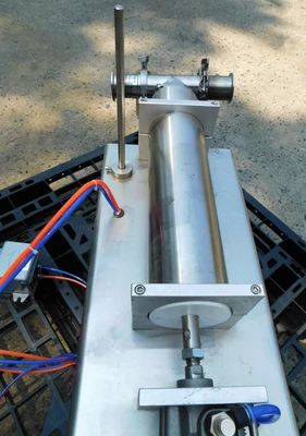 USED SINGLE PISTON FILLER TABLE TOP