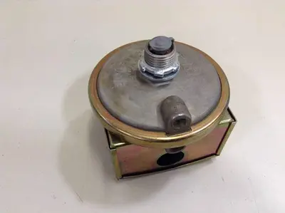 USED DWYER 1823