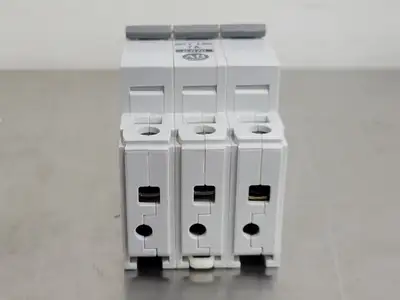 USED ALLEN-BRADLEY 1492-CB3 G070