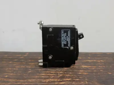 NEW SQUARE D QO115