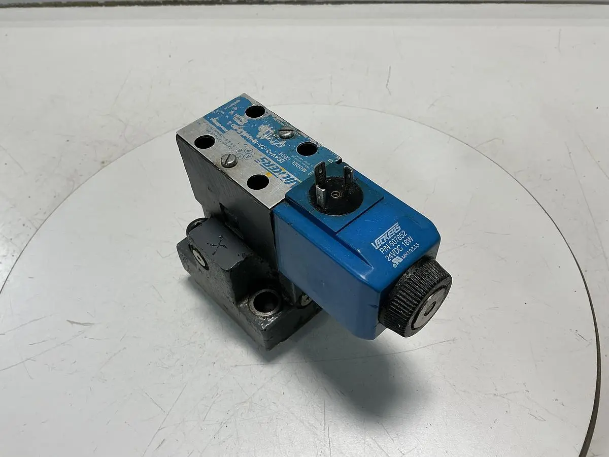 USED VICKERS DG4V-3-2A-M-U-HL7-60