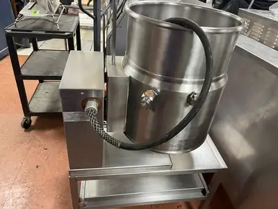 Used Crown Used Crown Market Forge EC-10 Electric 10 Gallon Tilting Jacketed Steam Kettle 240V 3 Ph Cooking Kettles Illinois US | Falcon Restaurant Supply #1375750