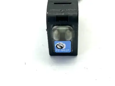 PZ-M62P | Keyence  Built-In Amplifier Photoelectric Sensor Square Retro-Reflective - Used
