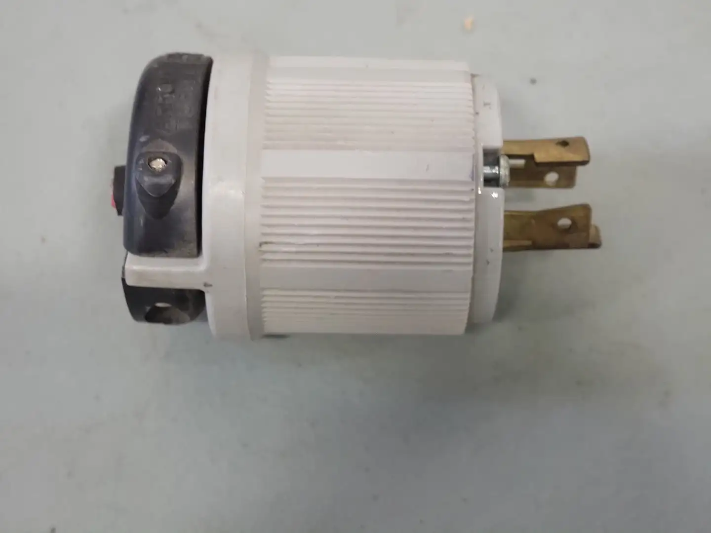 20A 250V Twist-Lock Plug, 3ph