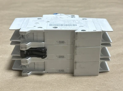 USED Allen-Bradley 1489-M3D060 Ser D