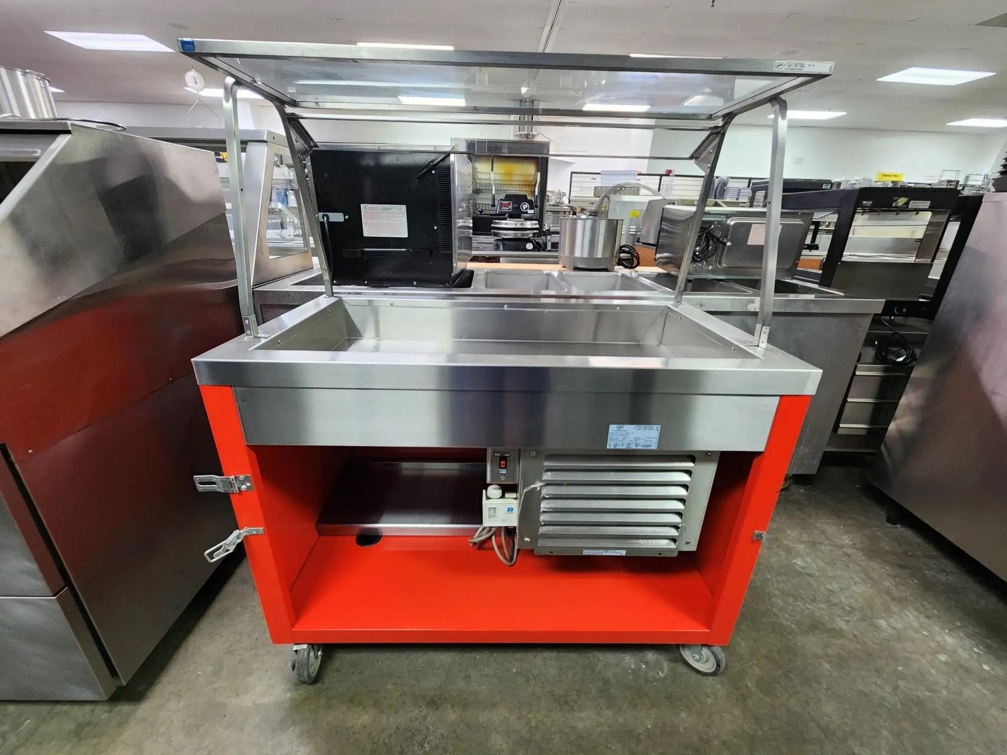 Used Duke Used Duke 315-25PG 46" AeroServ™ Cold Food Bar - Salad Bar - (3) Pan Capacity 120V Food Displays Illinois US | Falcon Restaurant Supply #1376715