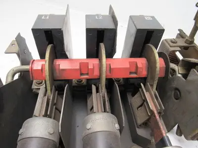 Square D CLass 9422 Type TF-2 125A Disconnect Switch Flange Mount & Handle