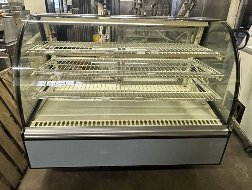 174-0187 Federal SN59 59" Remote Full Service Bakery Case Cooler
