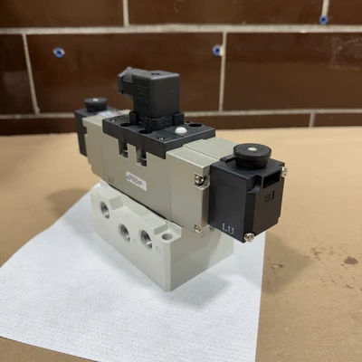 NEW SMC VP7-8-FG-D / VP7-8-FG-D-3ZA03