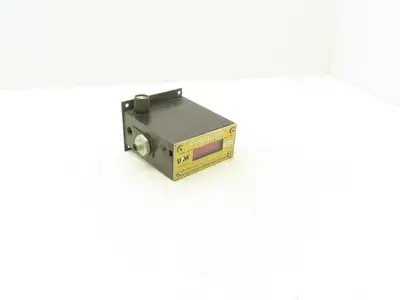 Universal Flow Monitors GM1DCR8 Flowstream 100 SCFH @ 14.7 PSTA 70F 35SH Alarm