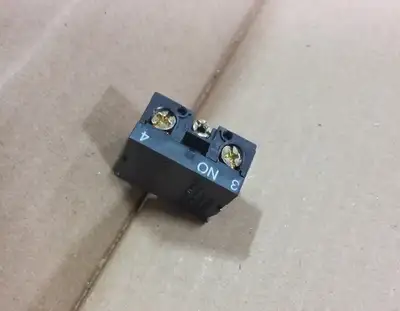 USED TELEMECANIQUE ZB2BE101