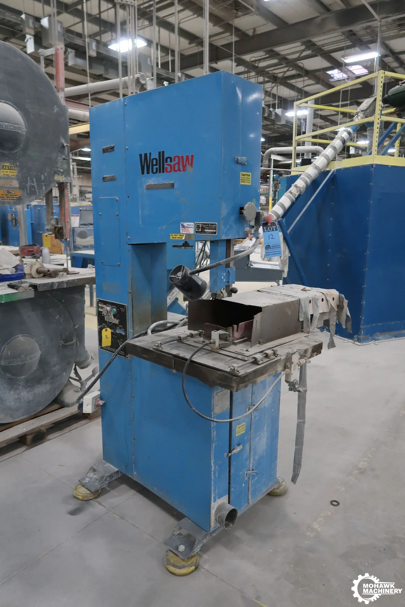 20" x16" WELLSAW "V20" VERTICAL BAND SAW w/TILTING TABLE