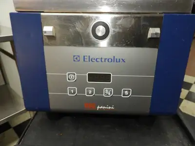 Used Electrolux Used Electrolux HSG HSPPAN Commercial High Speed Panini Press 208V Sandwich Machines Illinois US | Falcon Restaurant Supply #1376479