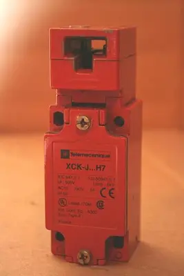 USED TELEMECANIQUE XCK J7910H7