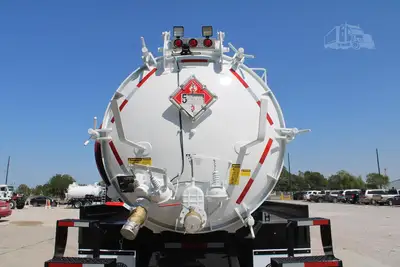 Used 2019 VOLVO VHD64B200 Vacuum Truck Texas US | Roll Off Truck World #1492017
