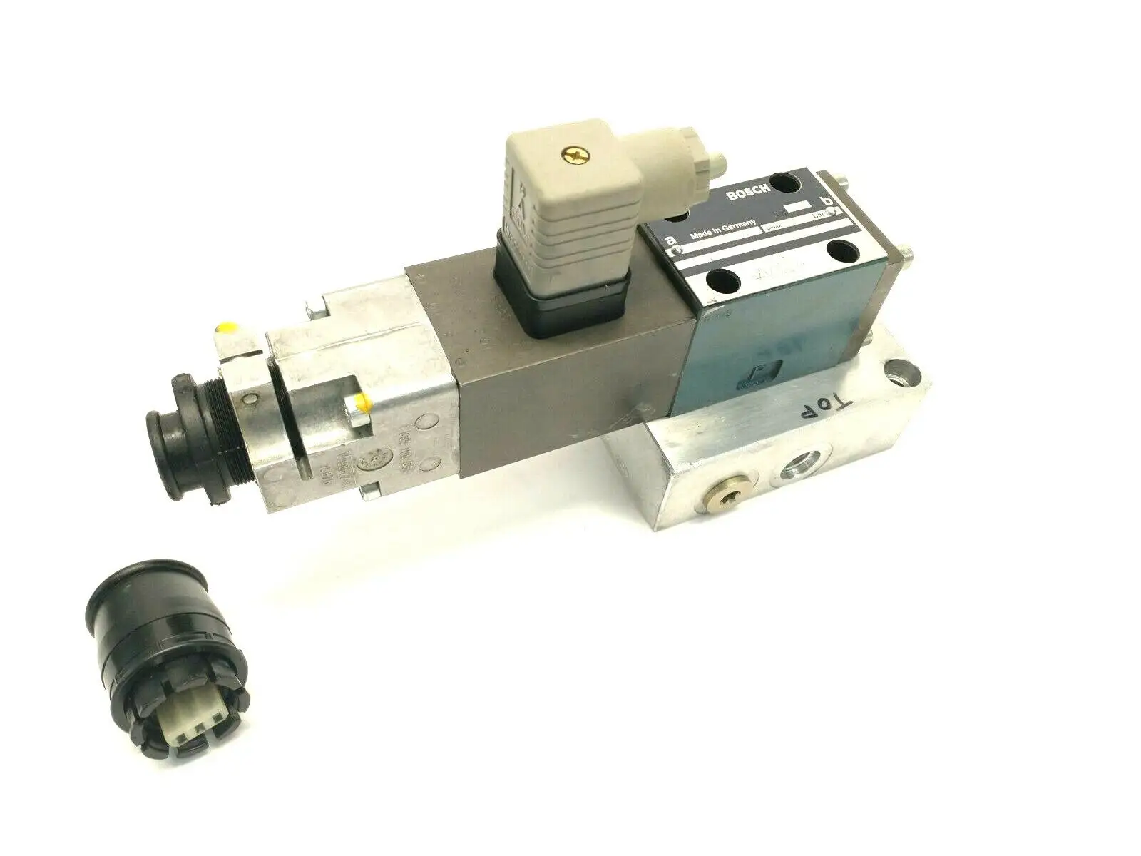 0 811 403 126, 4WRP6EA28S-1X/G24Z4/M | Bosch 0811403126 Hydraulic Proportional Throttle Valve 4WRP6EA28S-1X/G24Z4/M - Used