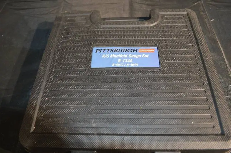 Pittsburgh A/C Manifold Gauge Set - R-134A, 2 Gauges, 3 Hoses, Case