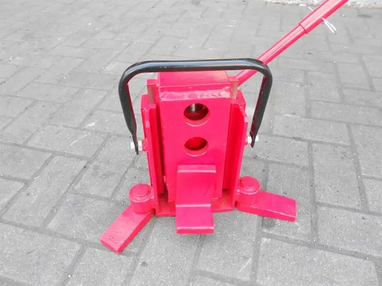 Used HEAVY DUTY JACK FOR LIFTING MACHINES 8 TON Misc Forklifts | Apt International N.V #373802