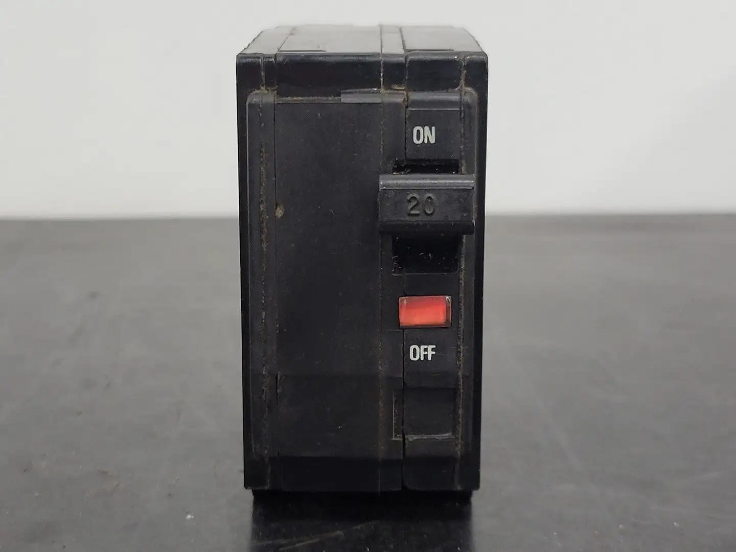 USED SQUARE D QO220