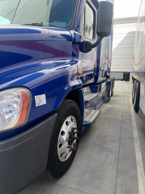 2017 Freightliner Cascadia Evolution "i" Class 125 Deisel Sleeper _UNKNOWN_ Road Tractor | Iron Listing (2)