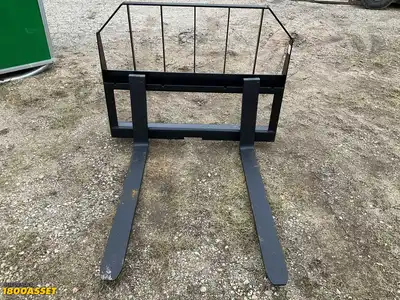 New Tomahawk 42” skid steer fork attachment, 42”L x 4”W forks, 2800lb capacity, skid steer quick...