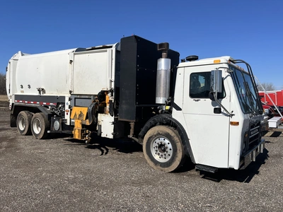 USED 2013 MACK LEU633 REFUSE PACKER BODY WITH AUTO ARM.