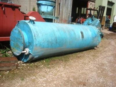 2,800L GRP Vertical Enclosed Tank