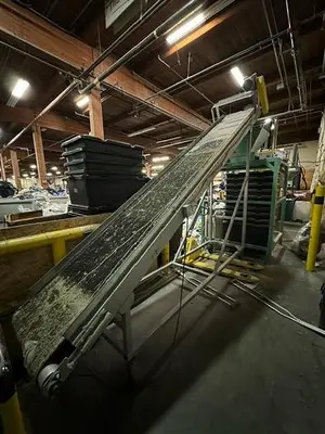 Incline Conveyor Belt with Shredder