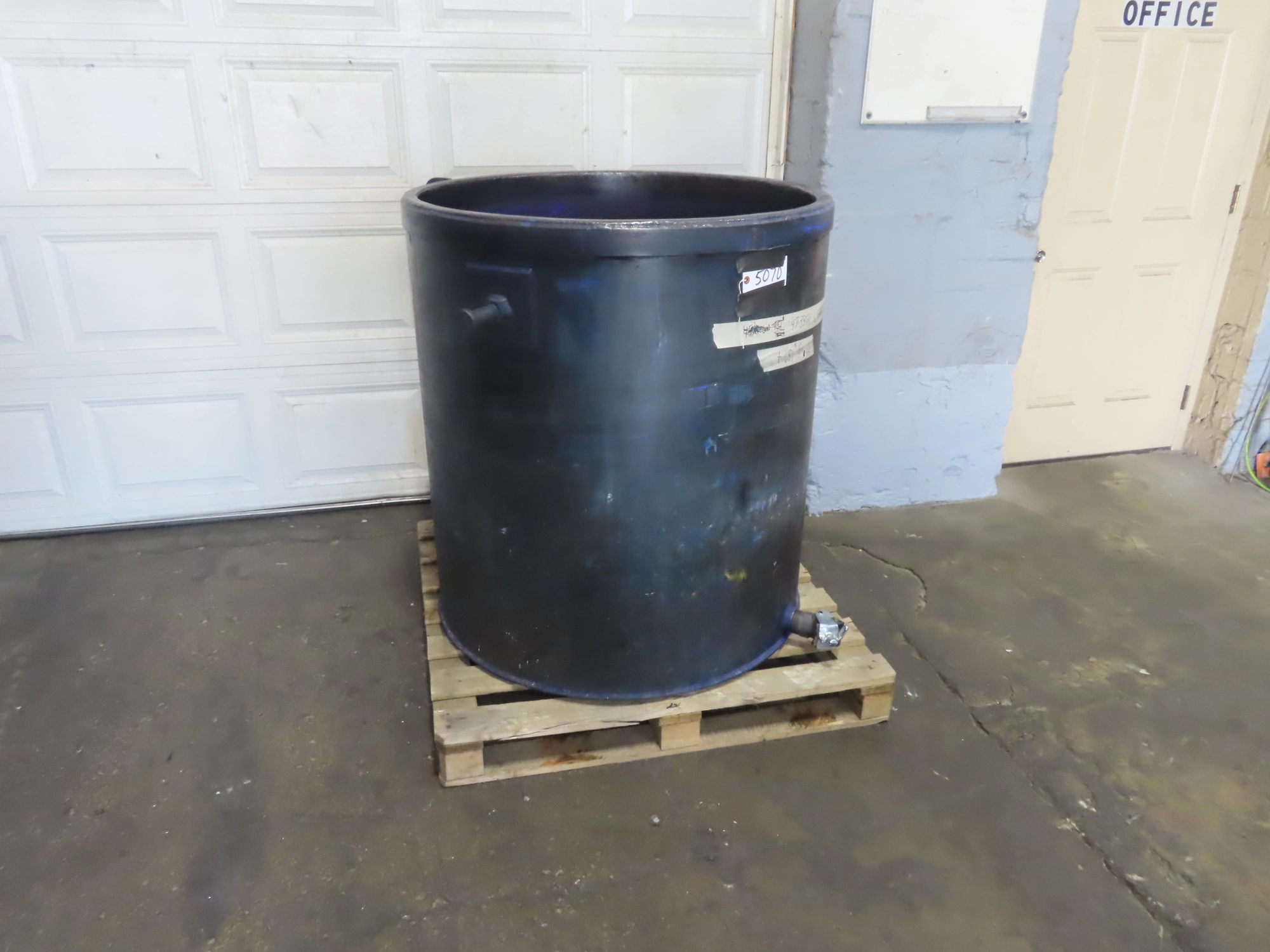 180 gallon Carbon Steel Mix Tank, flat bottom
