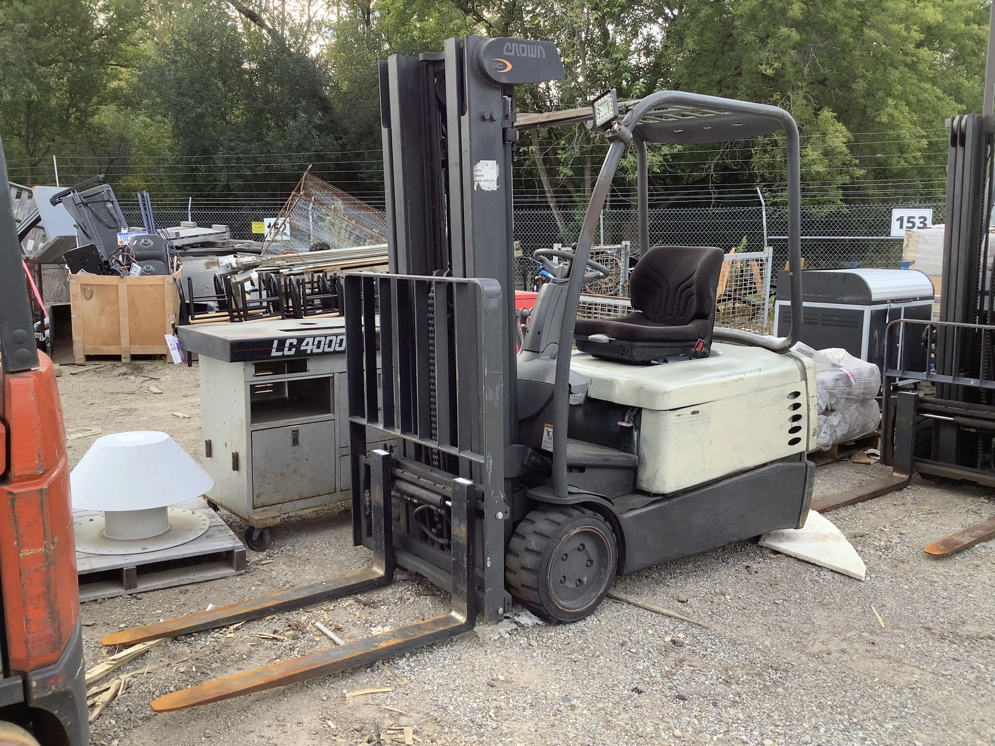 Used CROWN SC 4040-40TT190 4-Wheel Sit down Electric Counterbalance Forklifts Michigan US | Miedema Asset Management Group #1487802