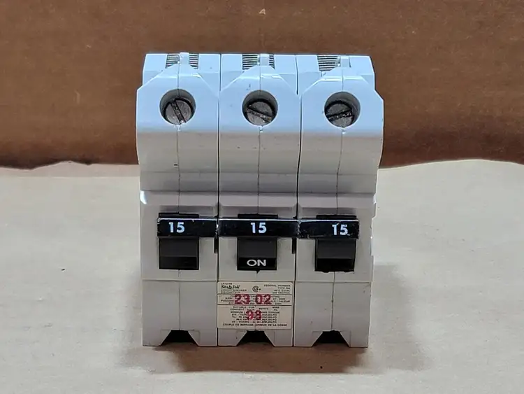 Used FEDERAL PIONEER NA3P15 Switchgears British Columbia CA | Lenmark #835740