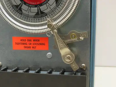 Lumenite Electronic W-222N Automatic Time Control 7 Day 220V 60Hz 15 Amp Vintage