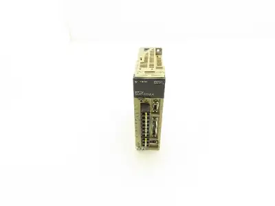 Yaskawa SGDS-02A01A AC Motor Drive 1PH 230V 2.4A In 3PH 0-230V 0-300Hz 200W Out