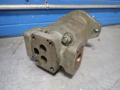 USED HOLLIS HYDRAULIC SUPPLY INC M6247