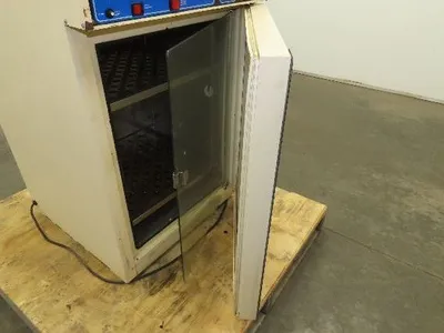 VWR 1540 Scientific Oven 600W 120V Incubator Unit Shel-Lab