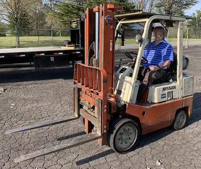 USED NISSAN 5,000 LB. PROPANE FORK-LIFT WITH SIDE-SHIFT