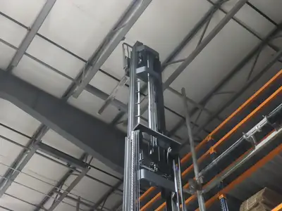 Crown Narrow Aisle Reach Truck Forklift Stand On 36V 3500lbs 5746.2h 25' Lift