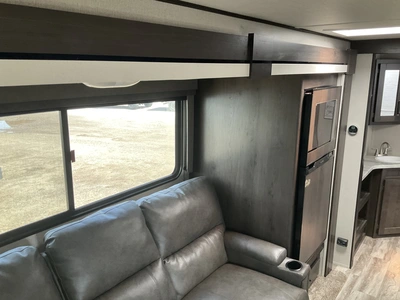USED 2022 TRANSCEND 245RL