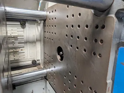 2013 TOYO SI-150V-F200CU Injection Molding Horizontal/Vertical | Machinery Network (21)