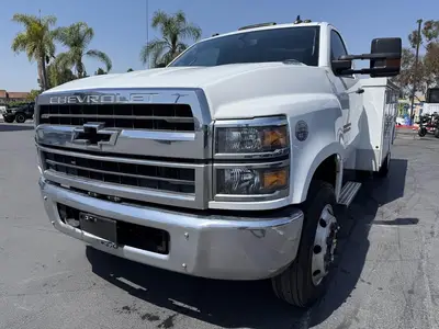 USED 2019 CHEVROLET W5500