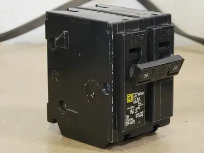 USED SQUARE D HOM230