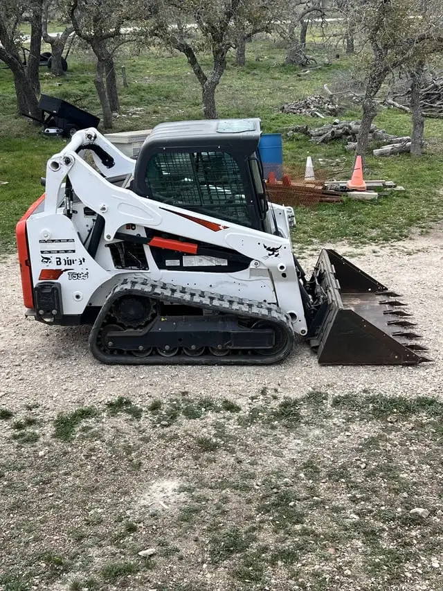 USED 2003 Bobcat T595