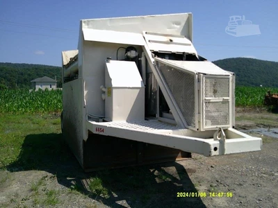 Used 2000 READ RD90 Vibratory Screens New York US | Beck Equipment #1509340