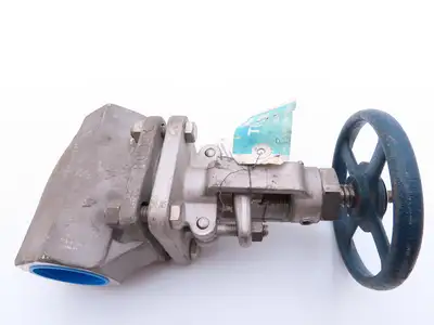 Powell 2474 Stainless Globe Valve 1-1/2" Socket Weld 200 WOG Rising Stem