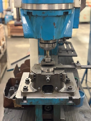SANLI Hydraulic Ironworker, in good used condition, visible under power